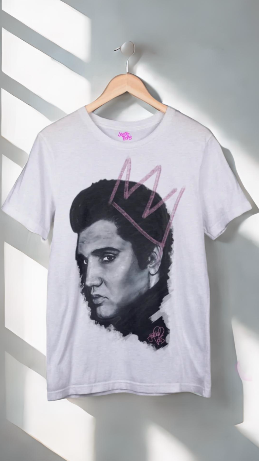 Elvis Presley 'The King' - Fitted Graphic T-shirt